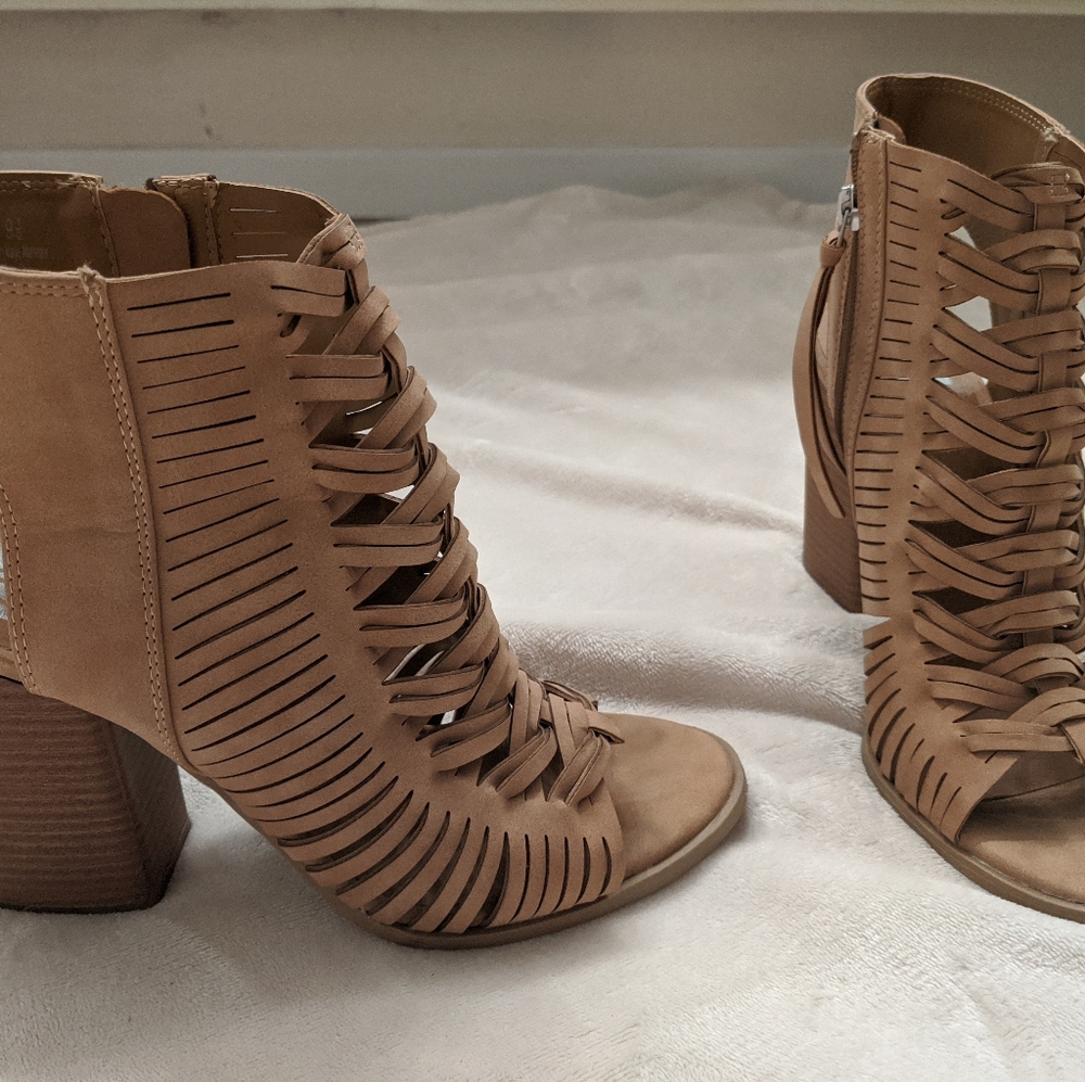 Dolce Vita open toe shoes